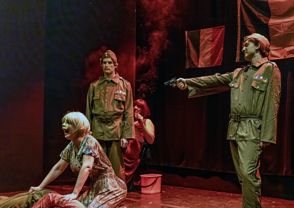 Compagnia teatrale Petit Soleil - Echi itagliani